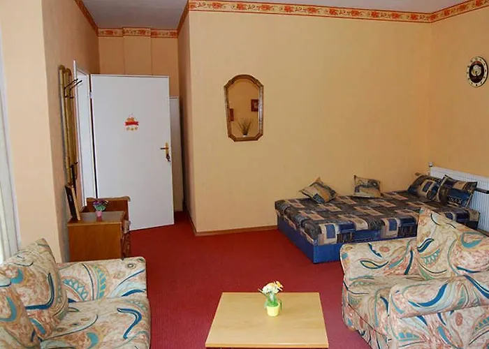 Haus Mecklenburg * Elmenhorst/Lichtenhagen